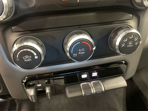 Used 2024 RAM 2500 Big Horn image 25