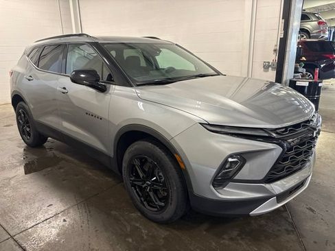 Used 2024 Chevrolet Blazer LT w/ Convenience Package AWD/4WD image 3
