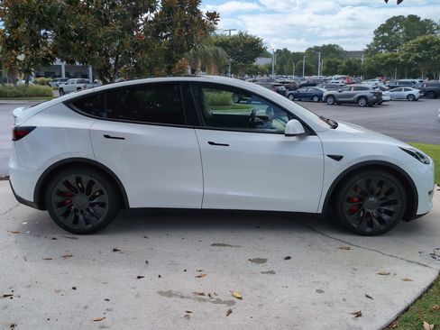 Used 2022 Tesla Model Y Performance AWD/4WD image 11