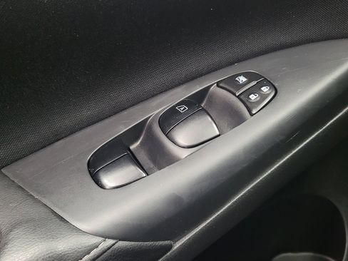 Used 2016 Nissan Sentra SV FWD image 27