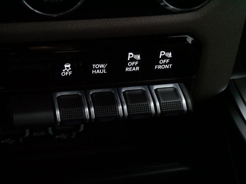 Used 2022 RAM 1500 Laramie AWD/4WD image 28