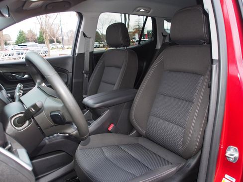 Used 2023 GMC Terrain SLE w/ Driver Convenience Package image 16