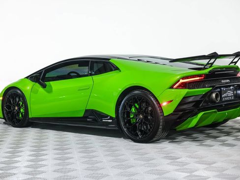 Used 2021 Lamborghini Huracan EVO RWD image 17