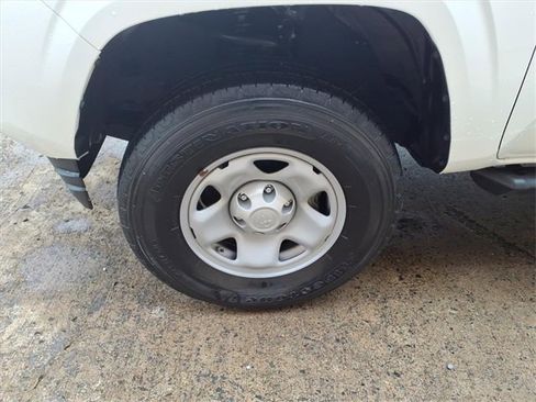 Used 2022 Toyota Tacoma SR image 9