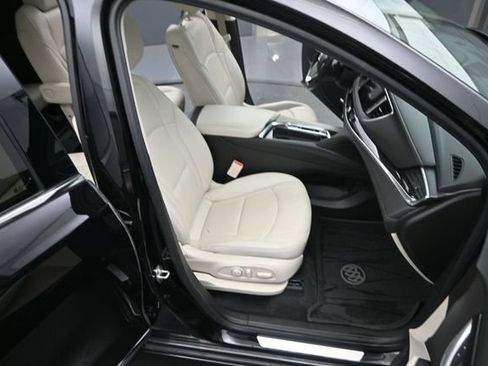 Used 2022 Buick Enclave Essence w/ Experience Buick Package FWD image 21
