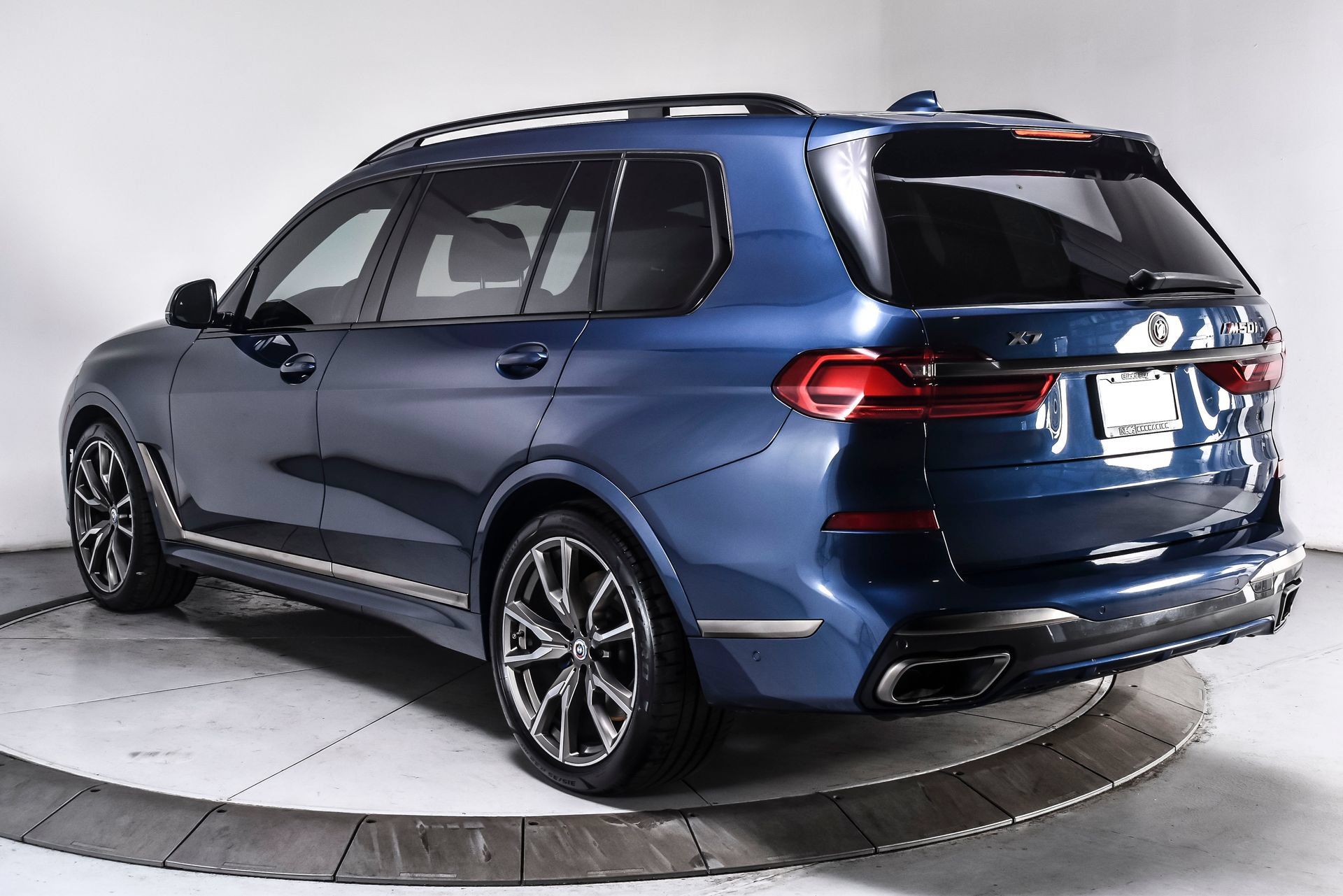 Used 2022 BMW X7 M50i w/ Dynamic Handling Package AWD/4WD image 4