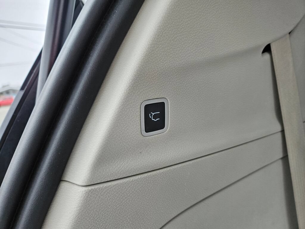 Used 2021 Chrysler Pacifica Touring-L FWD image 10