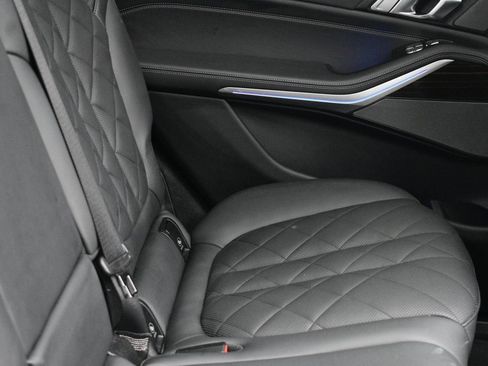 Used 2025 BMW X7 xDrive40i w/ Premium Package image 29