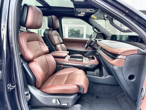 Used 2025 Lincoln Navigator Reserve AWD/4WD image 28