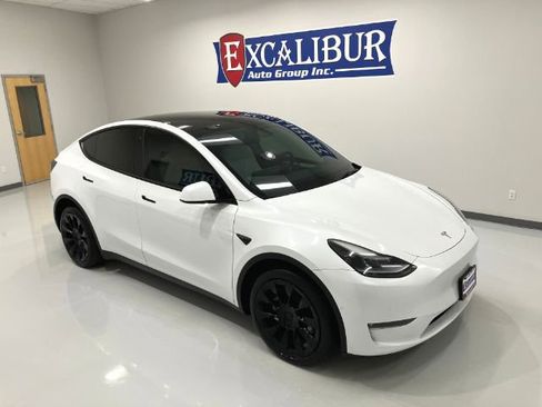 Used 2022 Tesla Model Y Long Range image 50