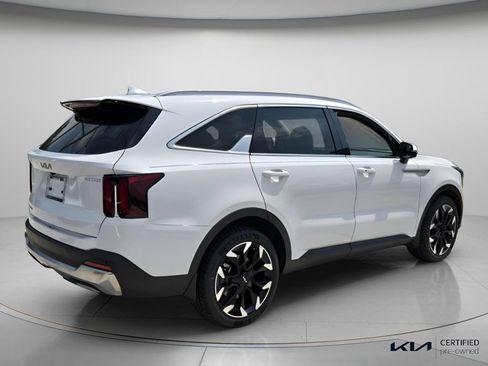 Certified 2024 Kia Sorento EX w/ Panoramic Sunroof Package FWD image 7