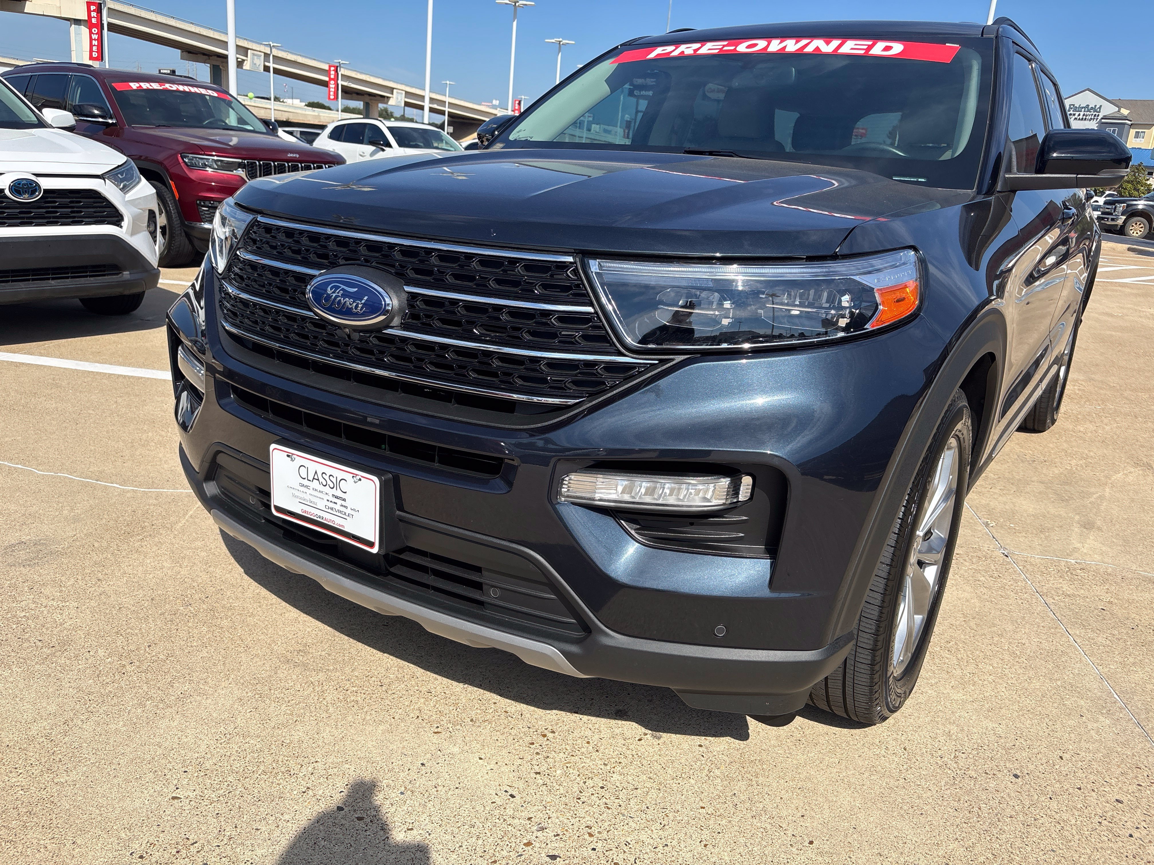 Used 2024 Ford Explorer XLT w/ Equipment Group 202A RWD image 4
