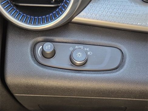 Certified 2025 Chevrolet Trax LT w/ LT Convenience Package image 35