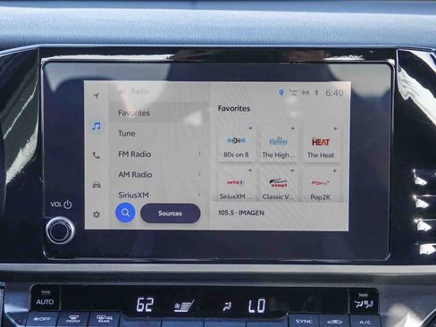 Used 2025 Toyota Camry SE image 13