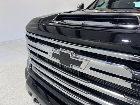 Used 2024 Chevrolet Silverado 3500 High Country image 30