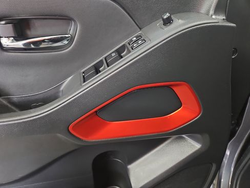 Used 2024 Nissan Frontier PRO-4X w/ Off-Road Protection Package image 7