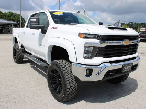 Used 2025 Chevrolet Silverado 2500 LT AWD/4WD image 15