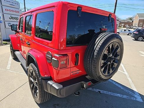 Certified 2025 Jeep Wrangler Unlimited Sahara image 9