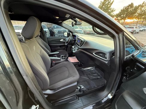 Used 2018 Chrysler Pacifica Touring Plus w/ S Appearance Package image 19