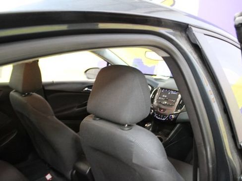 Used 2019 Chevrolet Cruze LT FWD image 10