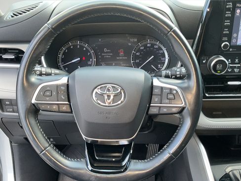 Used 2021 Toyota Highlander XLE AWD/4WD image 26