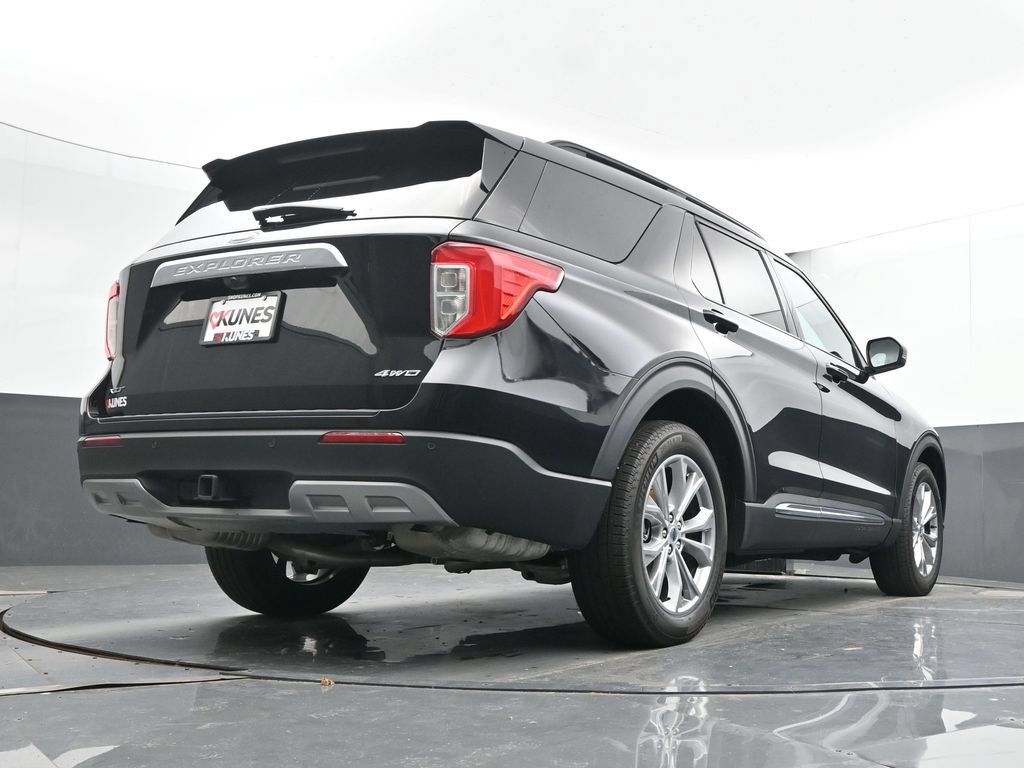 Used 2024 Ford Explorer XLT w/ Equipment Group 202A AWD/4WD image 47