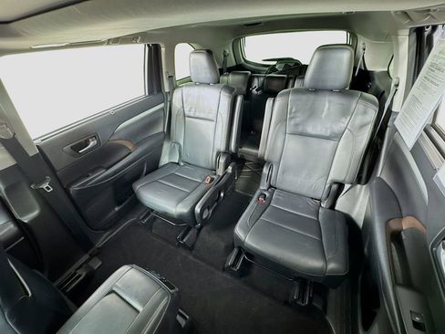 Used 2017 Toyota Highlander XLE AWD/4WD image 11