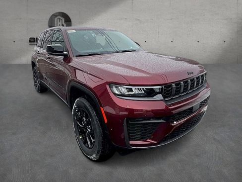 New 2026 Jeep Grand Cherokee Laredo image 3