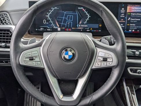Used 2025 BMW X7 xDrive40i w/ Premium Package image 11