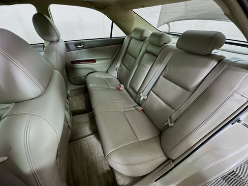Used 2006 Toyota Camry XLE FWD image 25