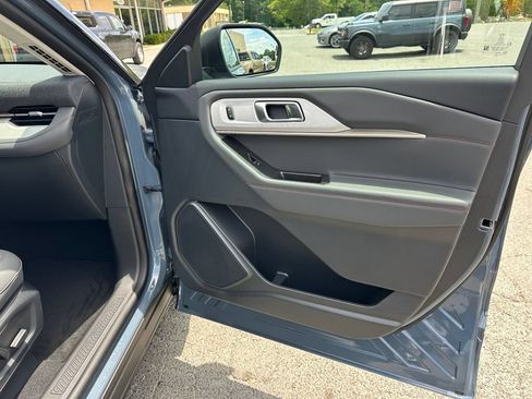 New 2026 Ford Explorer Active w/ Active Comfort Package RWD image 18