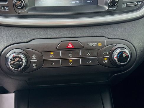 Used 2020 Kia Sorento LX FWD image 15