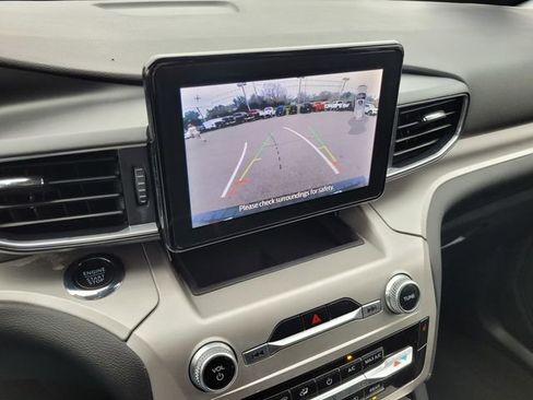 Certified 2022 Ford Explorer XLT w/ Equipment Group 202A image 29