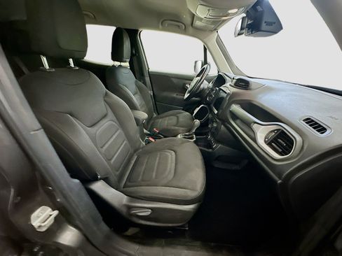 Used 2018 Jeep Renegade Latitude w/ UConnect 8.4 Nav Group image 32