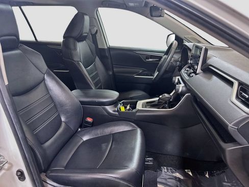 Used 2020 Toyota RAV4 XLE Premium FWD image 26