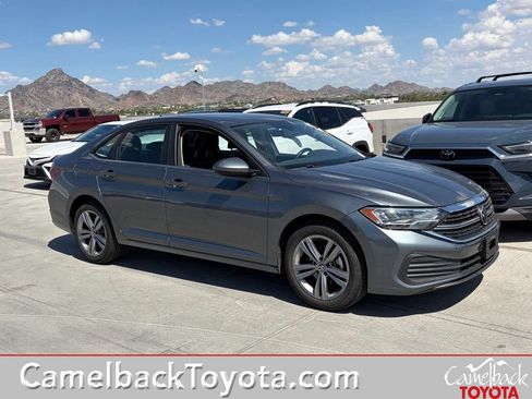 Used 2024 Volkswagen Jetta SE FWD image 1