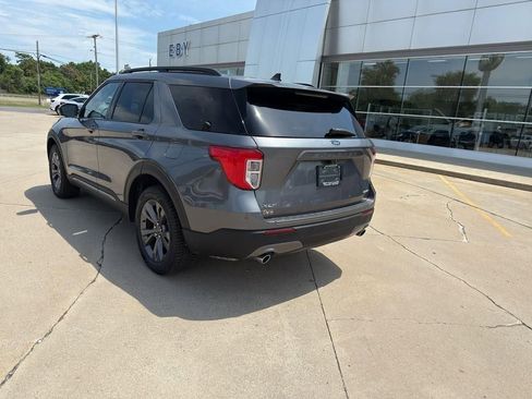 Used 2022 Ford Explorer XLT w/ Equipment Group 202A image 3