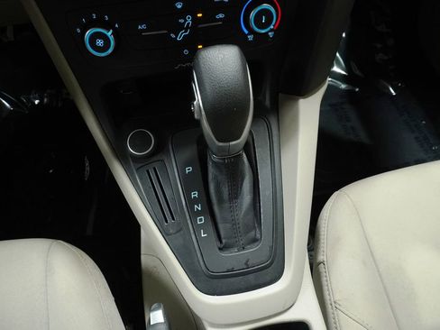 Used 2017 Ford Focus SE image 16