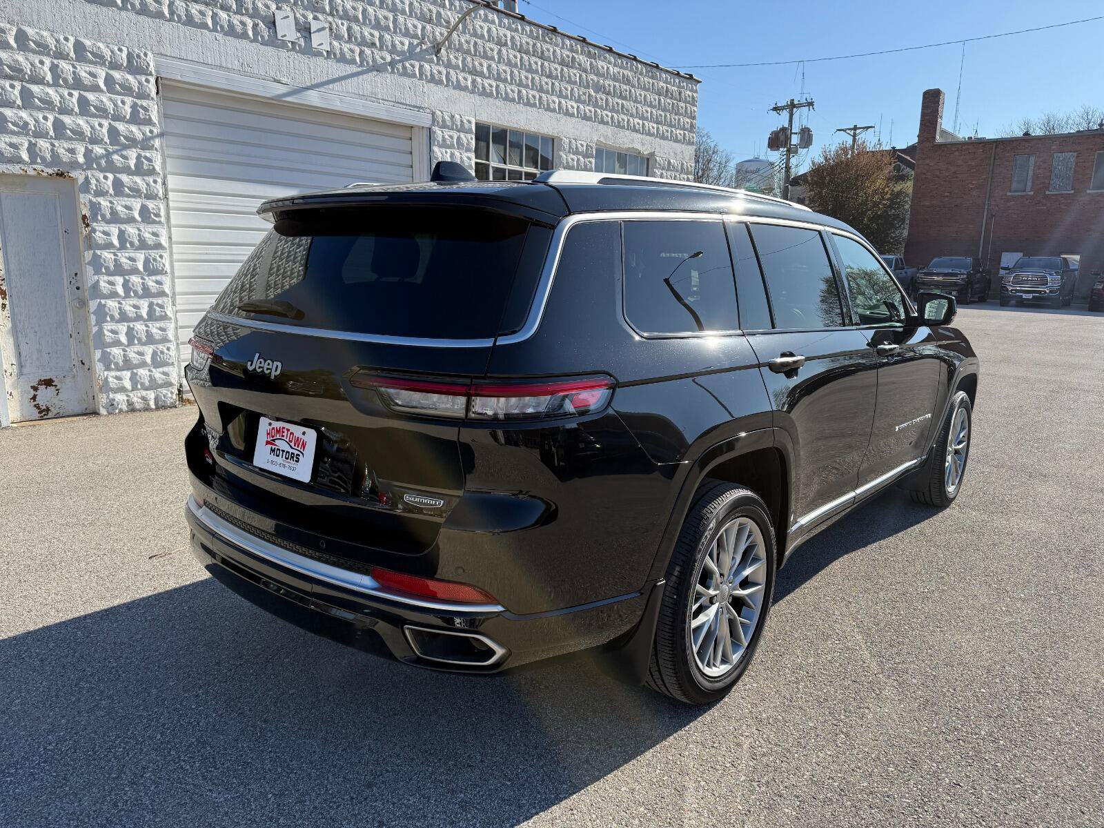 Used 2022 Jeep Grand Cherokee L Summit w/ Luxury Tech Group V AWD/4WD image 5