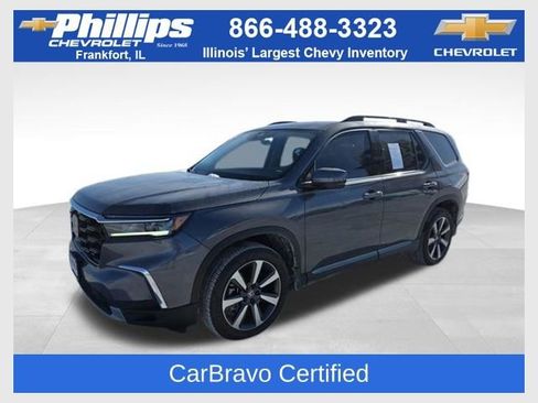 Used 2025 Honda Pilot Touring image 1