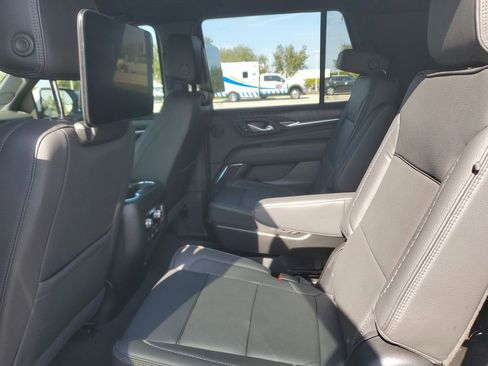Used 2024 GMC Yukon Denali w/ Advanced Technology Package image 17