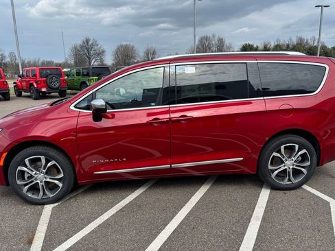 New 2026 Chrysler Pacifica Pinnacle image 6