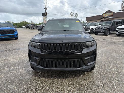 Used 2024 Jeep Grand Cherokee Altitude AWD/4WD image 9