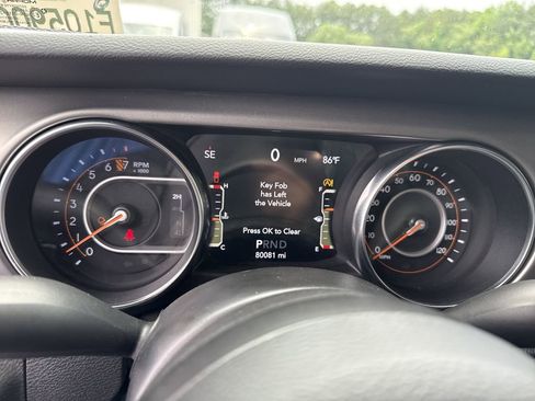 Used 2021 Jeep Gladiator Sport AWD/4WD image 29
