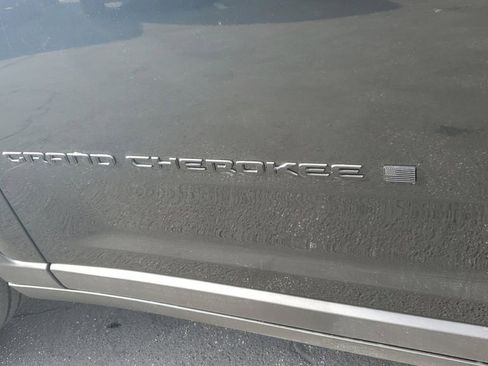 New 2025 Jeep Grand Cherokee Altitude image 8