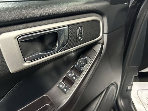Used 2020 Ford Explorer XLT w/ Comfort Package image 17