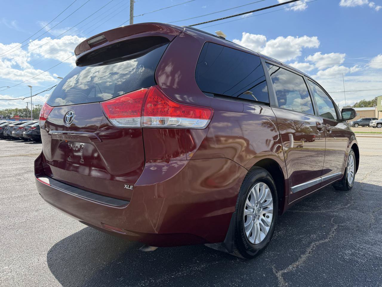 Used 2012 Toyota Sienna XLE FWD image 5