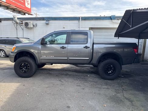 Used 2015 Nissan Titan PRO-4X image 2