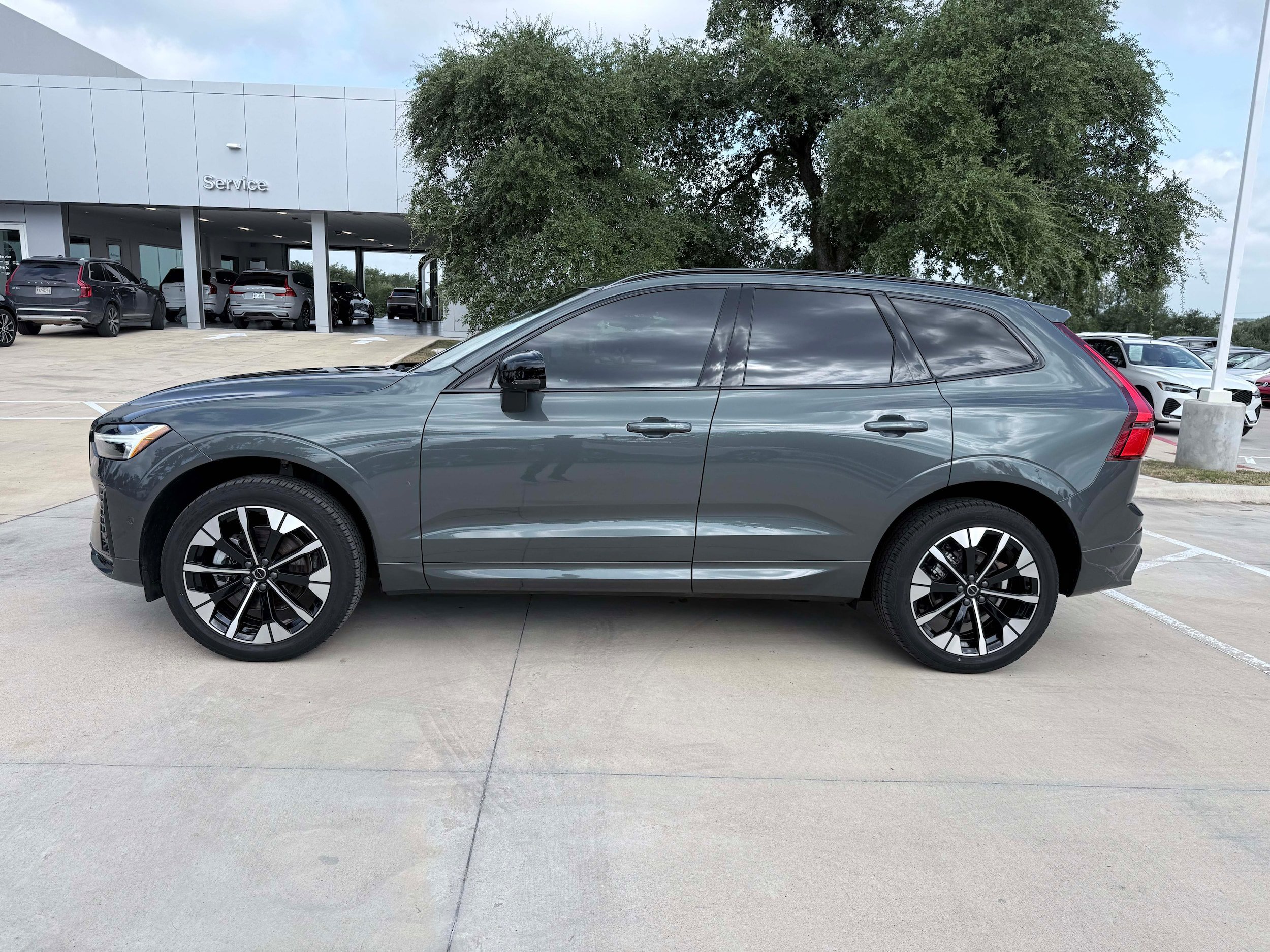 Certified 2026 Volvo XC60 B5 Plus w/ Climate Package AWD/4WD image 3