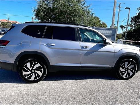Certified 2025 Volkswagen Atlas SE AWD/4WD image 4